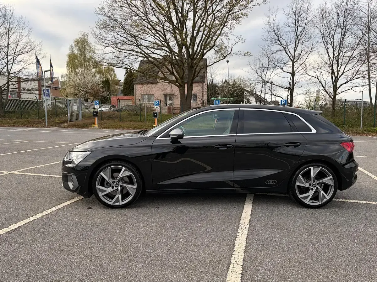 Gebraucht Audi A3 Edition .1 150 PS (110 kW) 2020 Schwarz Limousine