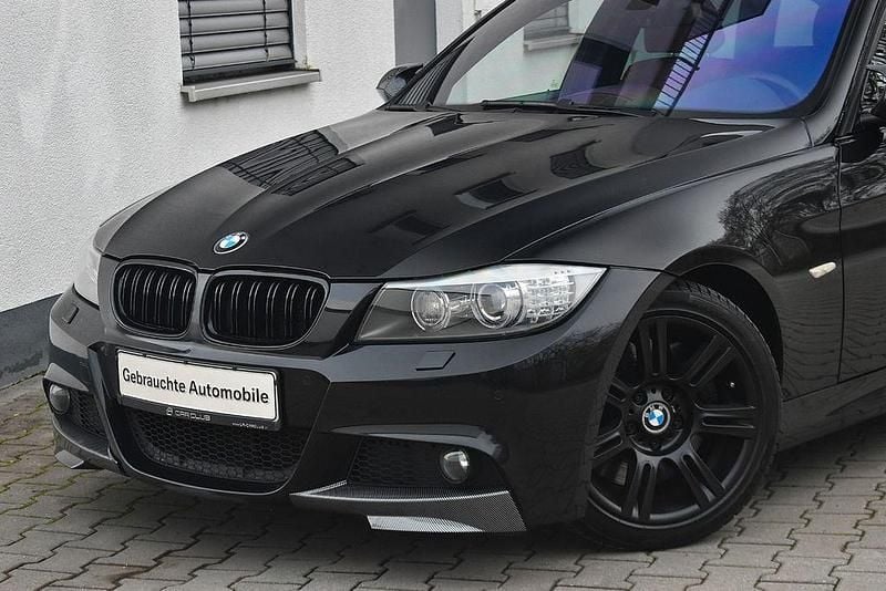 Saphirschwarz Gebraucht 2009 BMW 330 Performance Kombi | 16.991 € - Bild 1/4