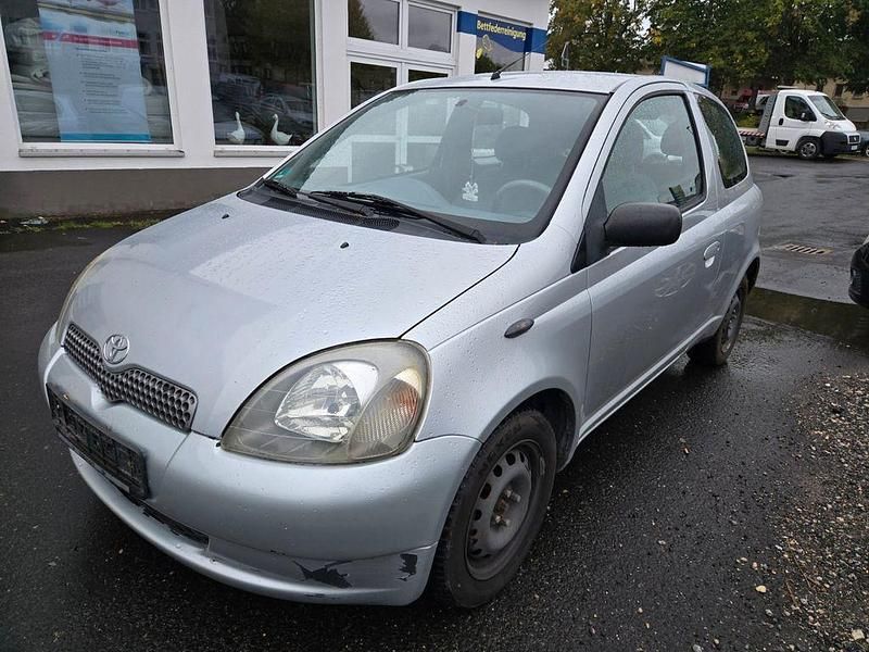 Silber Gebraucht 2000 Toyota Yaris Sol Limousine | 900 € (Guter Preis) - Bild 1/4