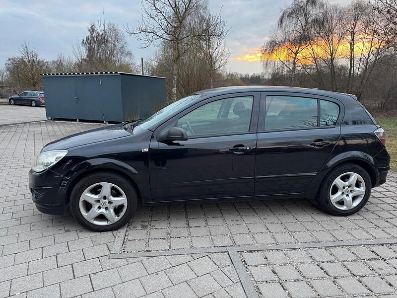 Gebraucht Opel Astra 105 PS (77 kW) 2007 Schwarz Limousine
