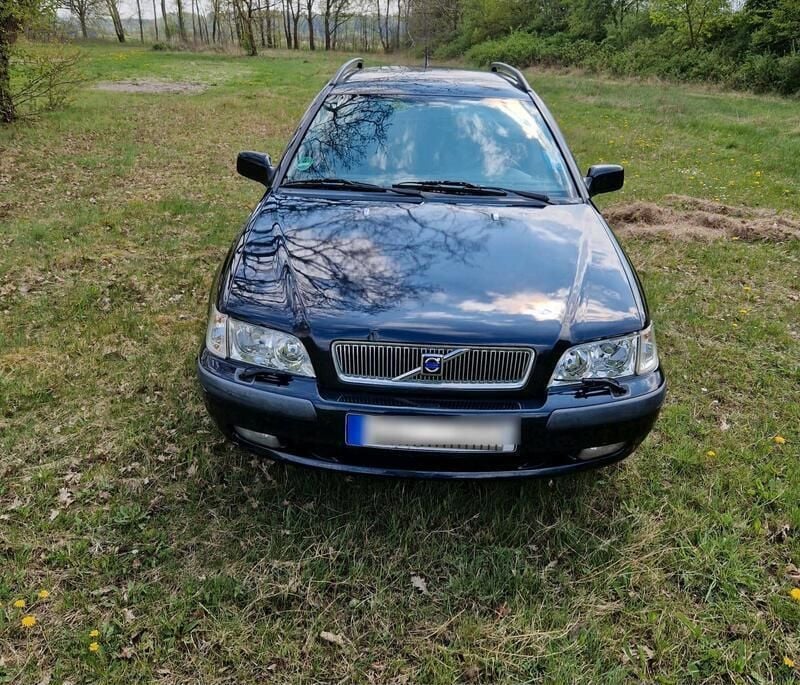 Schwarz Gebraucht 2003 Volvo V40 Kombi | 1.200 € - Bild 1/4