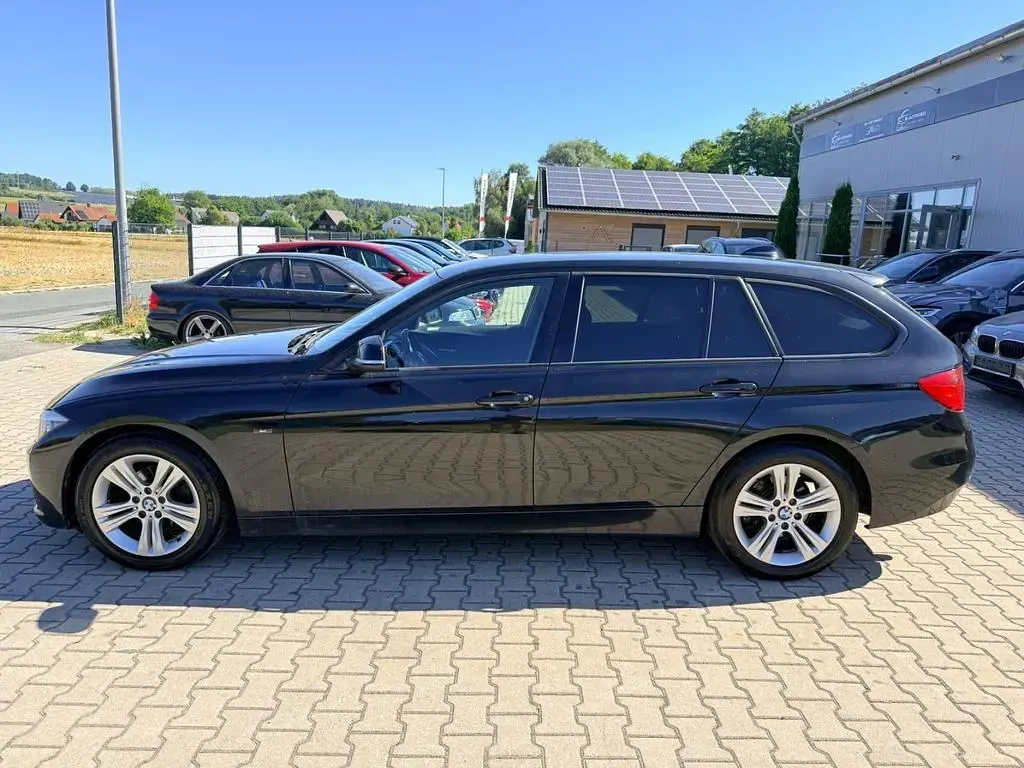 Gebraucht BMW 318 Sport Line 143 PS (105 kW) 2013 Schwarz Kombi