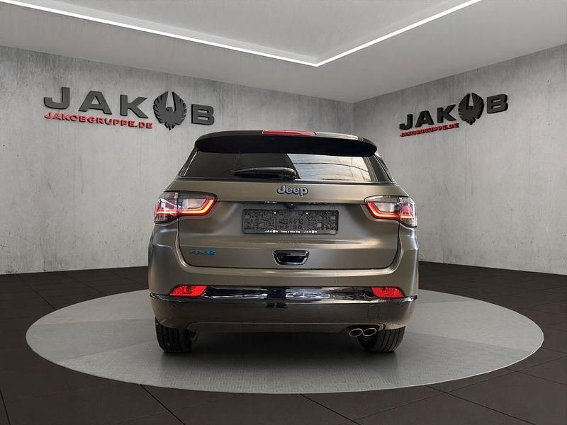 Gebraucht Jeep Compass Limited 179 PS (131 kW) 2021 Verde opaco SUV