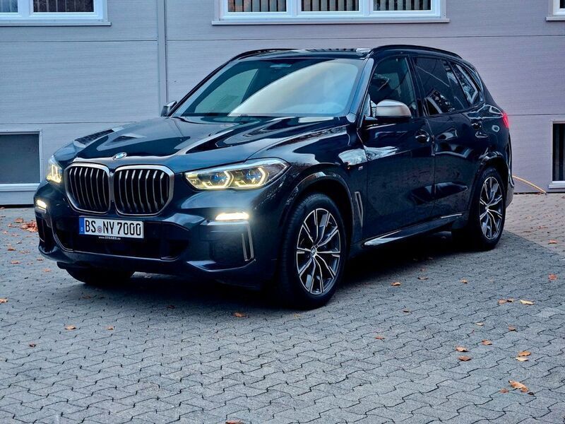 Carbonschwarz metallic Gebraucht 2020 BMW X5 M50 M Sport SUV | 49.880 € (Guter Preis) - Bild 1/4