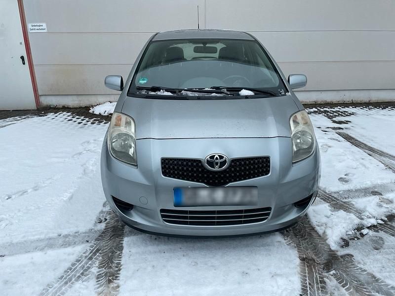 Gebraucht Toyota Yaris 70 PS (51 kW) 2005 Silber Kleinwagen