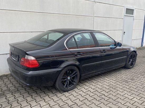 Second-hand BMW 330 231 CP (169 kW) 2004 Negru Berlinǎ