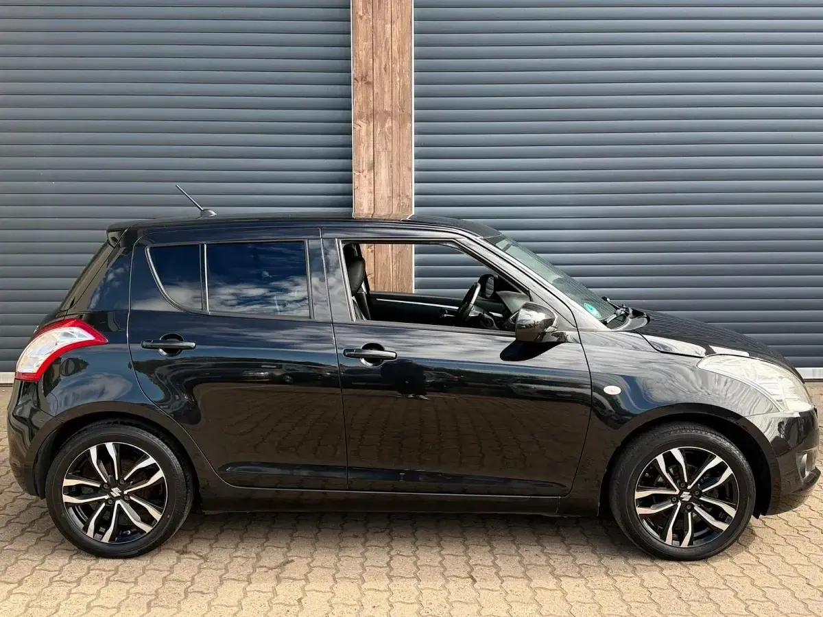 Gebraucht Suzuki Swift 94 PS (69 kW) 2015 Schwarz Kleinwagen