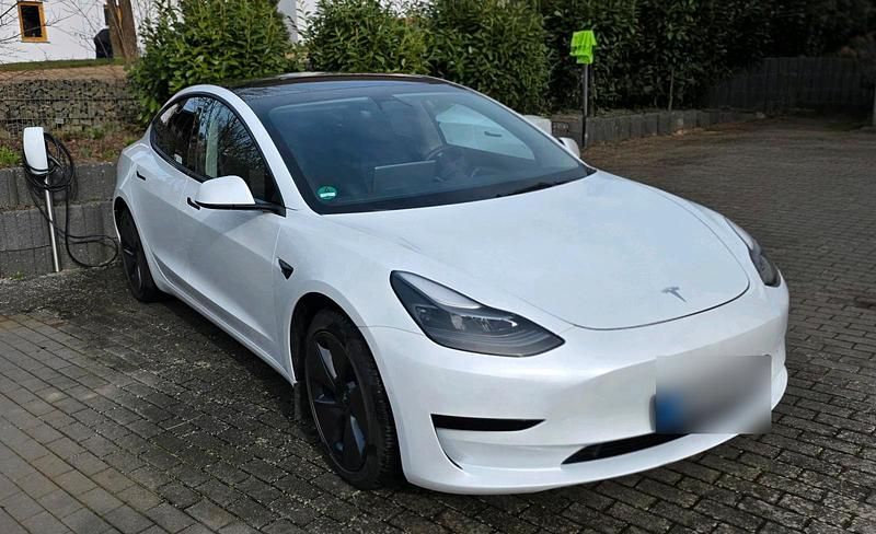 Gebraucht Tesla Model 3 Standard Range 239 kW (325 PS) 2021 Weiß Limousine