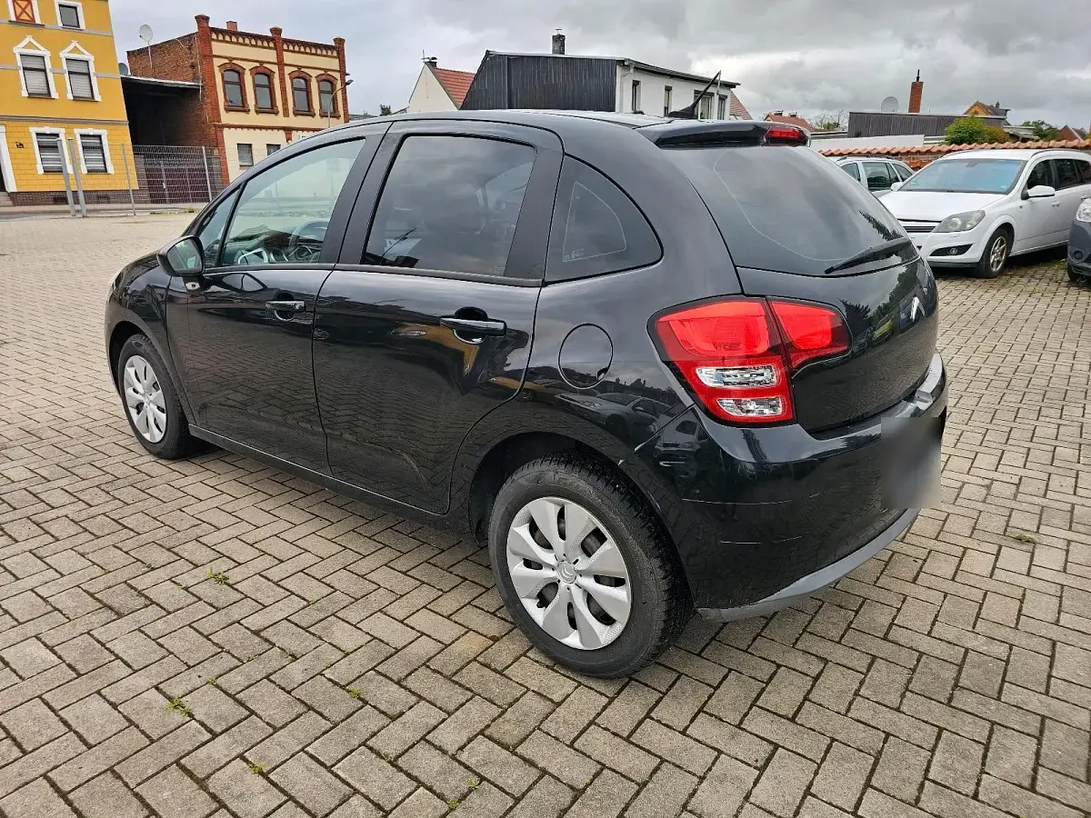 Używany Citroën C3 73 KM (53 kW) 2010 Czarny Sedan/Limuzyna
