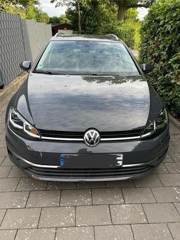 Grau Gebraucht 2019 VW Golf VII Highline Kombi | 18.900 € (Fairer Preis) - Bild 1/4