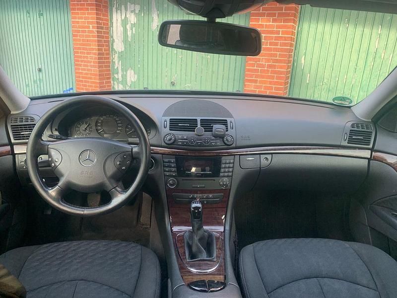 Gebraucht Mercedes E200 Elegance 162 PS (119 kW) 2005 Blau Limousine