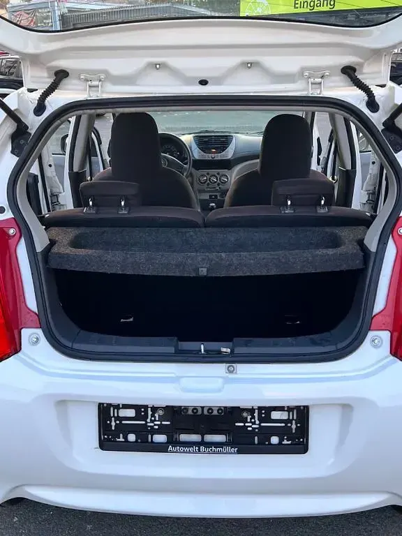 Gebraucht Suzuki Alto Basic 68 PS (50 kW) 2012 Weiß Kleinwagen
