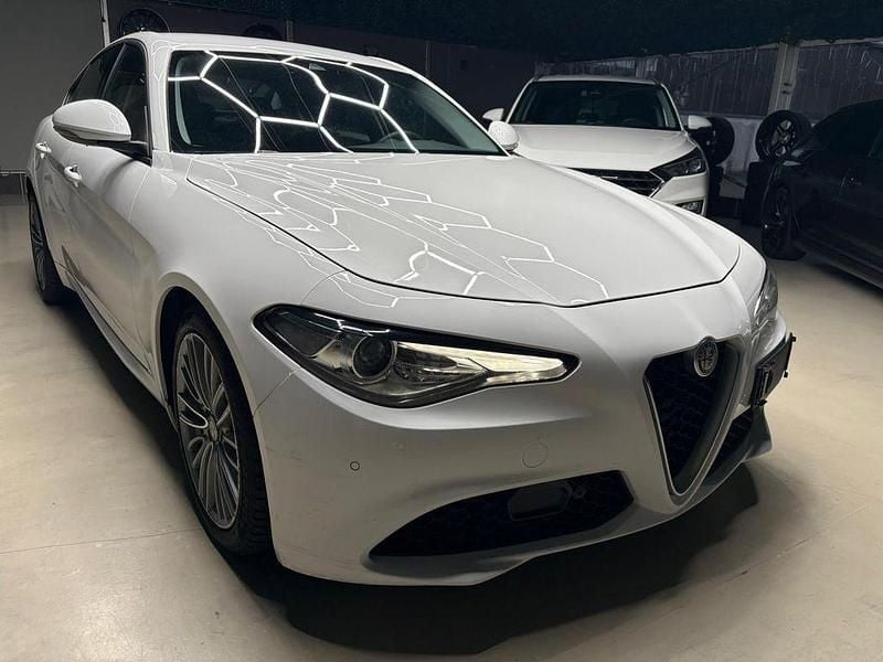 Weiß Gebraucht 2019 Alfa Romeo Giulia Super Limousine | 15.999 € (Guter Preis) - Bild 1/4
