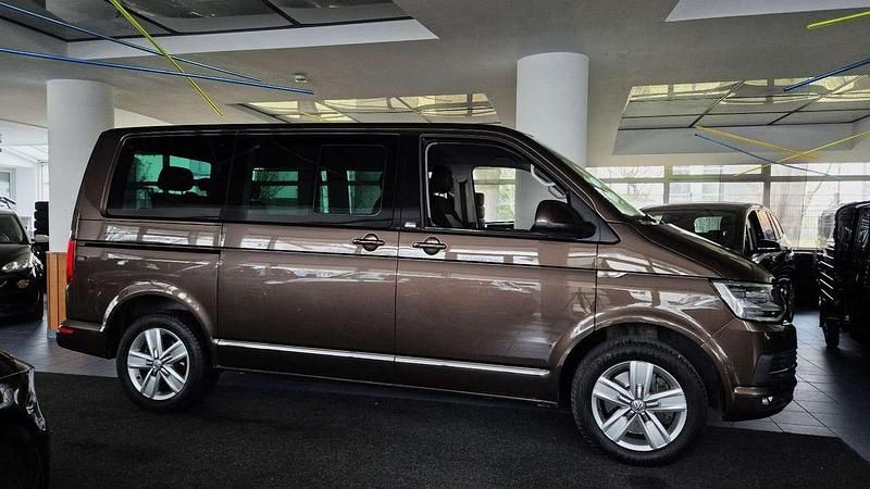 Second-hand VW Multivan Generation Six 204 CP (150 kW) 2017 Maro Monovolum