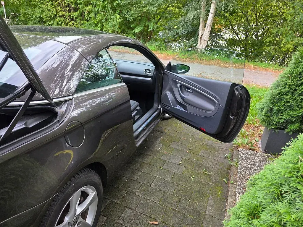 Gebraucht VW Eos Edition 140 PS (102 kW) 2011 Braun Cabrio