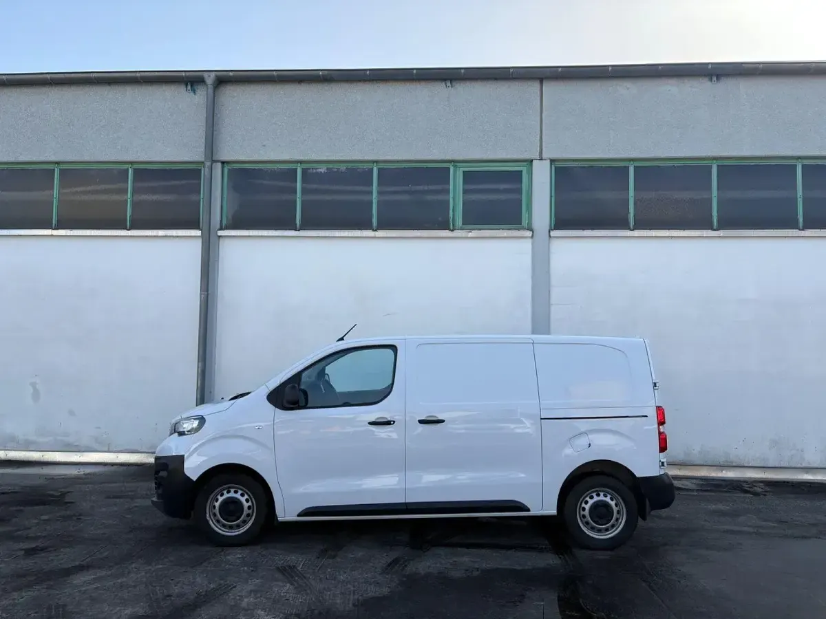 Gebraucht Peugeot Expert 144 PS (105 kW) 2023 Weiß Van