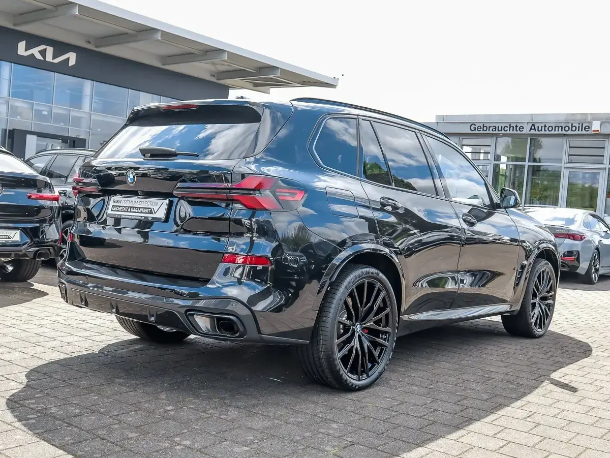 Gebraucht BMW X5 M Sport 360 PS (264 kW) 2025 Schwarz SUV