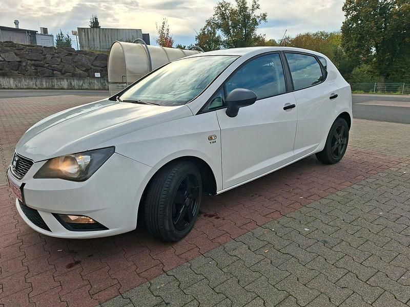 Weiß Gebraucht 2013 Seat Ibiza Kleinwagen | 3.599 € (Guter Preis) - Bild 1/4