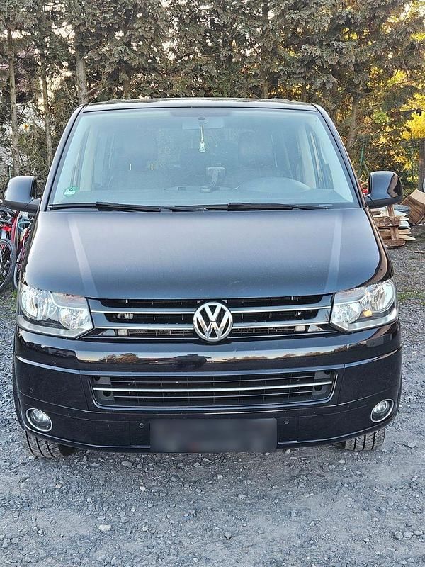 Second-hand VW Caravelle 140 CP (102 kW) 2014 Negru Van