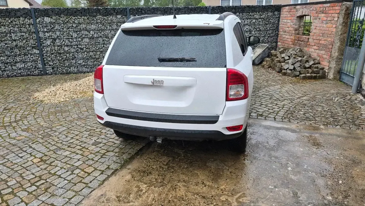 Gebraucht Jeep Compass 163 PS (119 kW) 2012 Weiß SUV