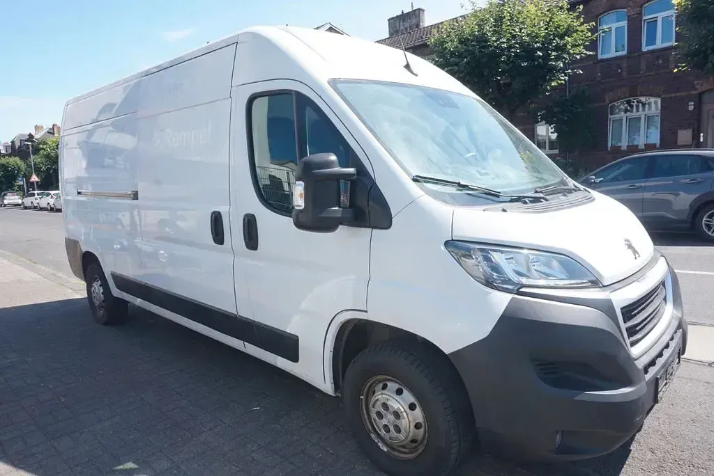 Gebraucht Peugeot Boxer S 165 PS (121 kW) 2022 Weiß Van