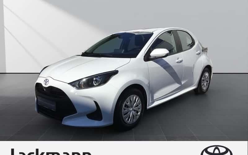 Weiß Gebraucht 2023 Toyota Yaris Comfort Limousine | 15.450 € (Fairer Preis) - Bild 1/4
