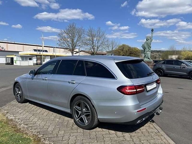 Gebraucht Mercedes E300 AMG 194 PS (142 kW) 2021 Hightechsilber metallic Kombi