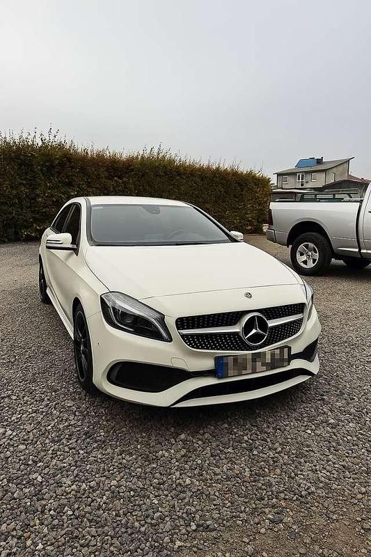 Weiß Gebraucht 2017 Mercedes A250 AMG line Kleinwagen | 16.900 € (Fairer Preis) - Bild 1/4