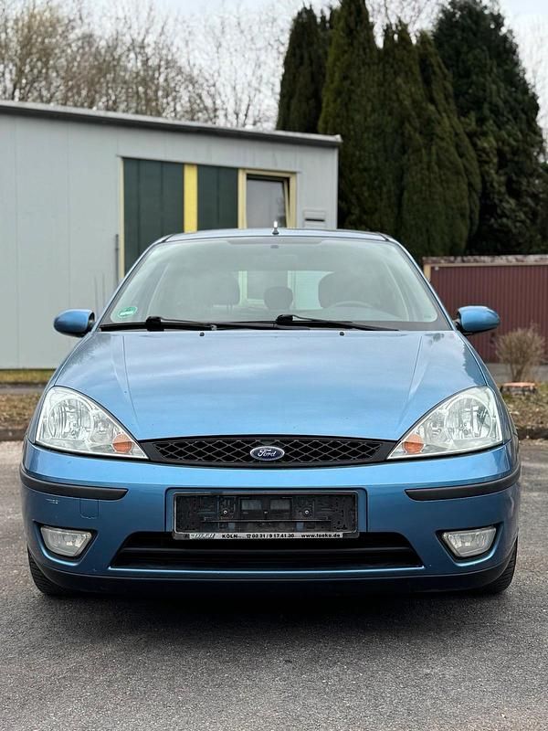Usata Ford Focus 101 CV (74 kW) 2002 Blu Utilitaria