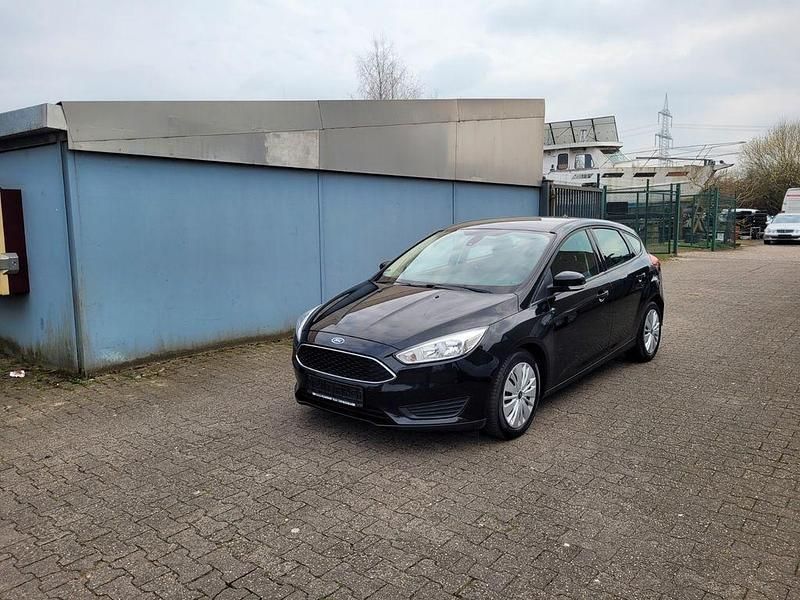 Schwarz Gebraucht 2017 Ford Focus Limousine | 4.200 € (Superpreis) - Bild 1/4