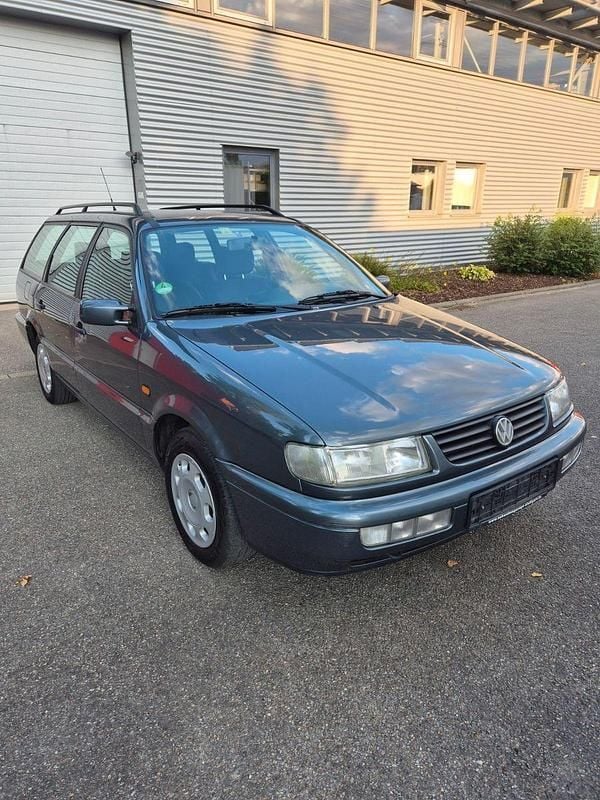 Grau Gebraucht 1996 VW Passat Classicline Kombi | 2.450 € (Fairer Preis) - Bild 1/4
