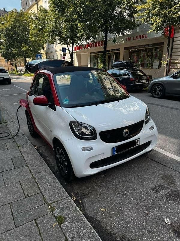 Weiß Gebraucht 2019 Smart ForTwo Electric Drive Coupé | 7.900 € (Guter Preis) - Bild 1/4