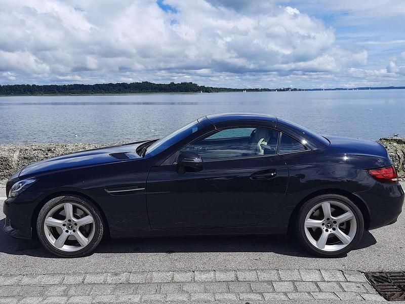 Schwarz Gebraucht 2017 Mercedes SLC200 Cabrio | 27.890 € (Fairer Preis) - Bild 1/4