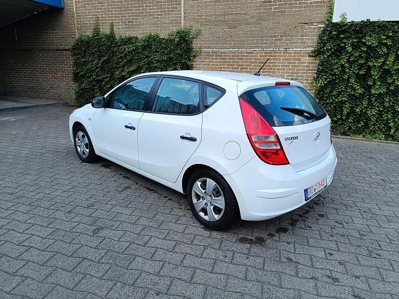 Gebraucht Hyundai i30 Edition+ 109 PS (80 kW) 2009 Weiß Limousine