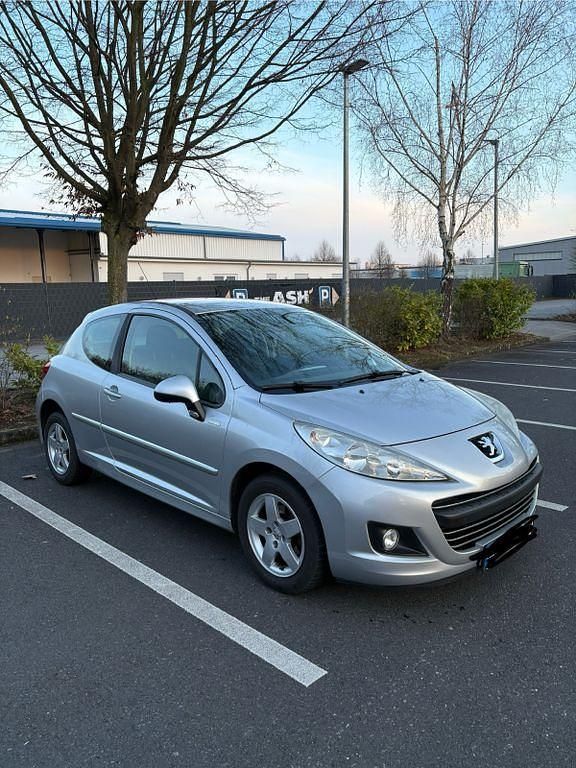Gebraucht Peugeot 207 73 PS (53 kW) 2011 Silber Limousine