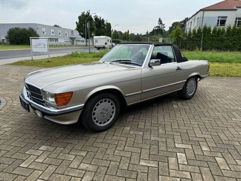 Silber Gebraucht 1986 Mercedes SL300 Cabrio | 45.950 € - Bild 1/4