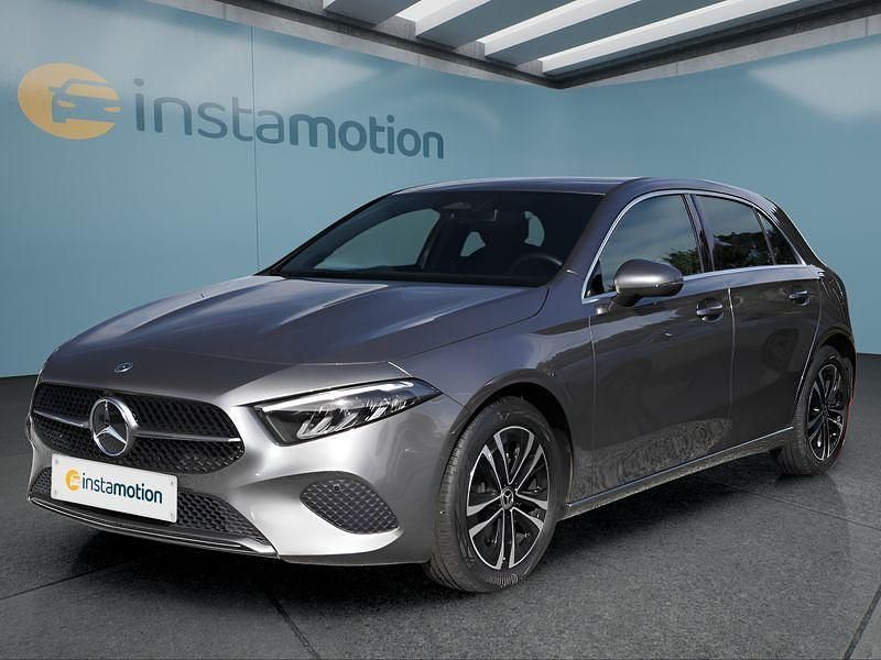 Grau Gebraucht 2024 Mercedes A180 Limousine | 28.649 € (Fairer Preis) - Bild 1/4