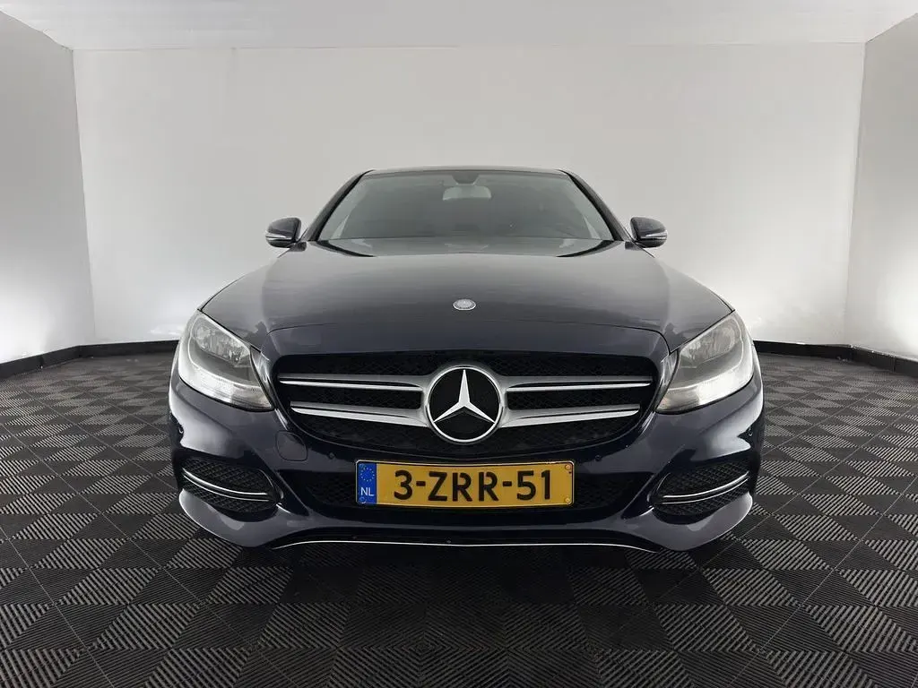 Gebraucht Mercedes C200 136 PS (100 kW) 2015 Blau Limousine