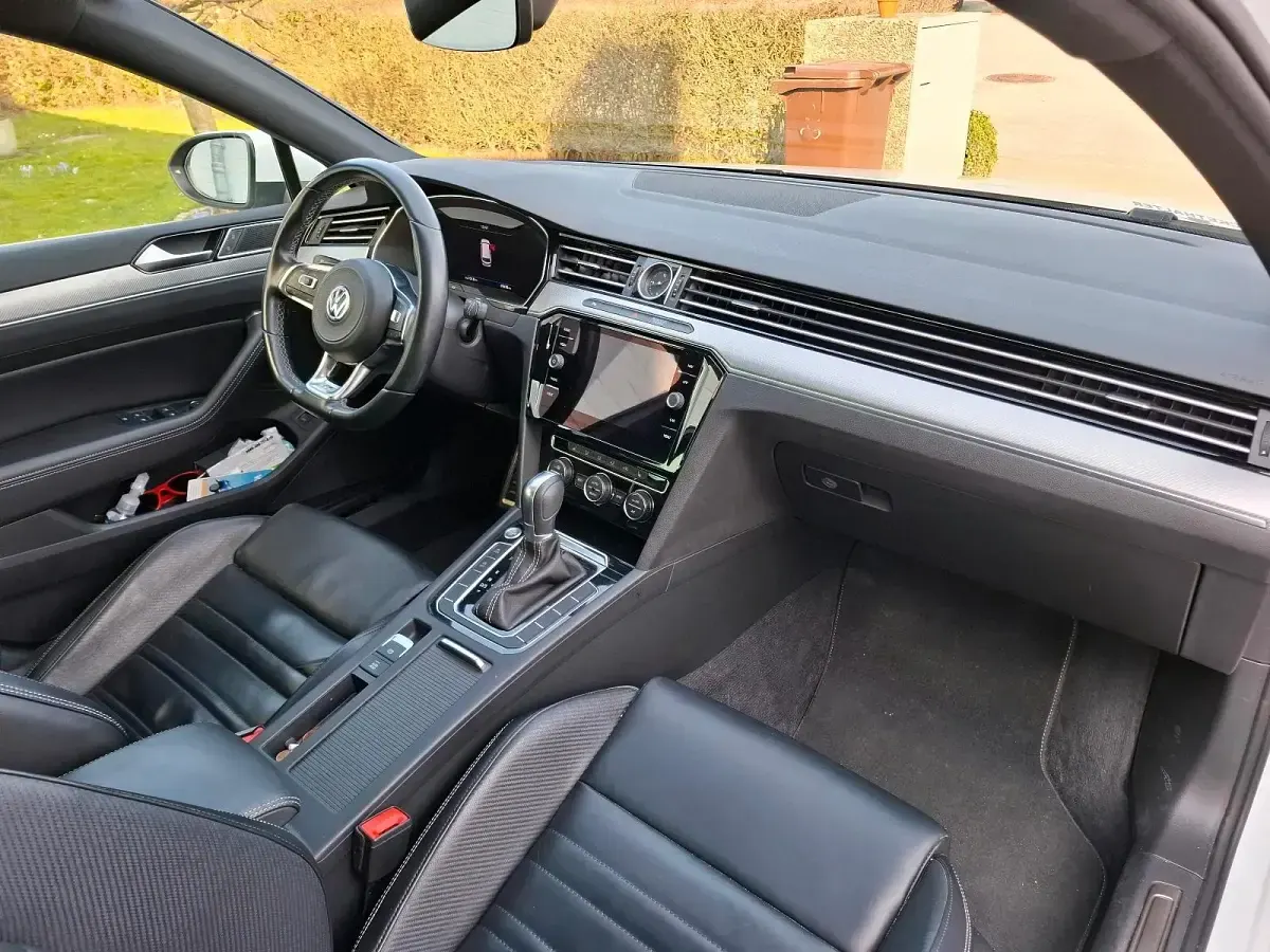 Gebraucht VW Passat 220 PS (161 kW) 2018 Weiß Kombi