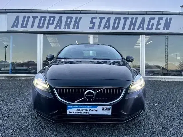 Usata Volvo V40 Momentum 310 CV (228 kW) 2016 Nero Berlina