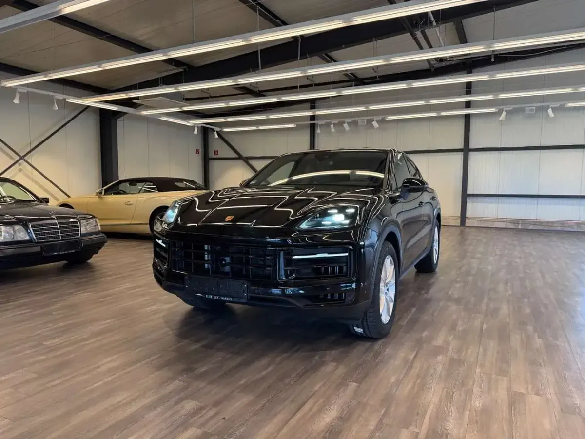 Gebraucht Porsche Cayenne 354 PS (260 kW) 2025 Chromitschwarzmetallic SUV