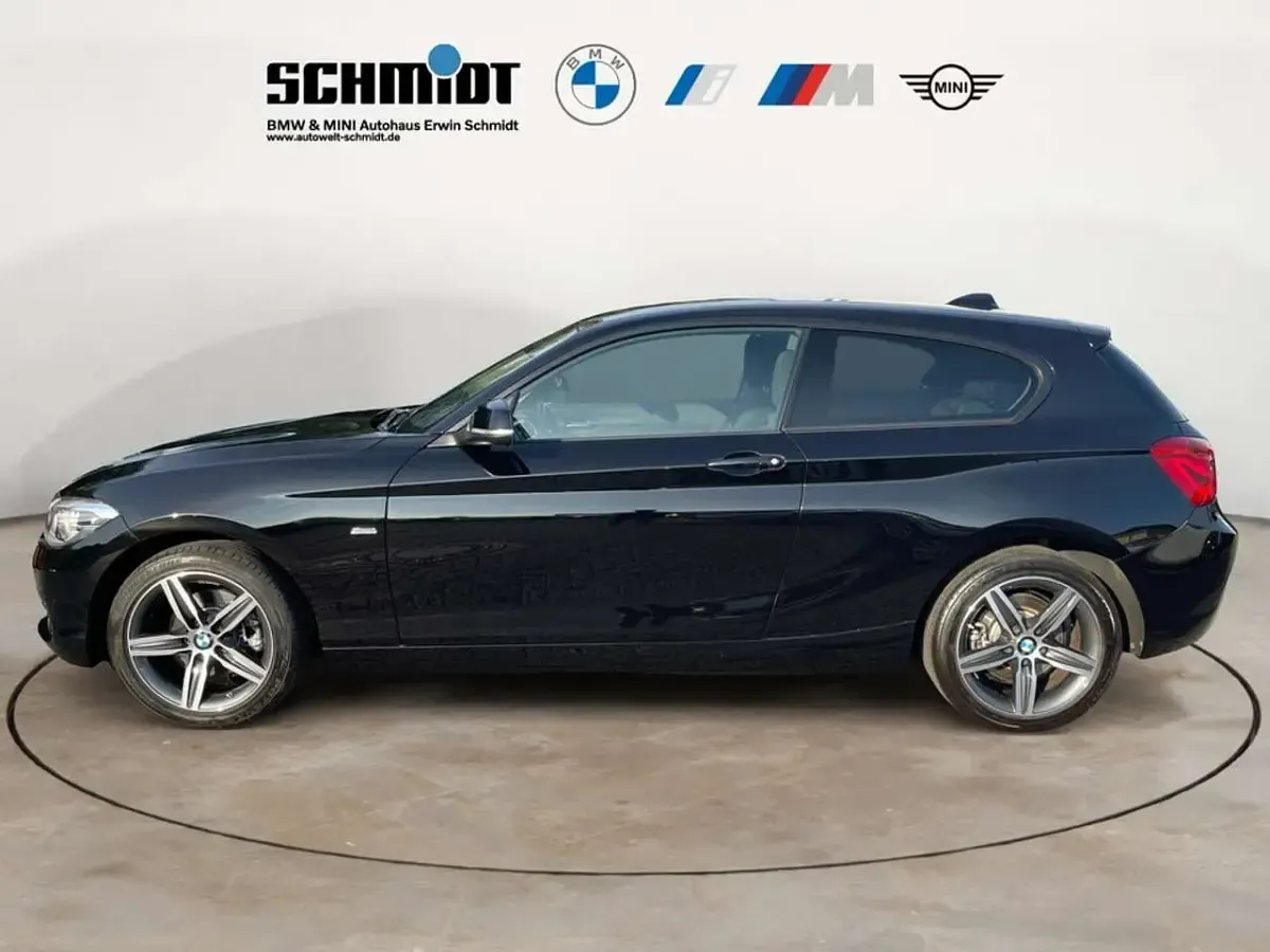 Gebraucht BMW 120 Sport Line 184 PS (135 kW) 2018 Schwarz uni Limousine