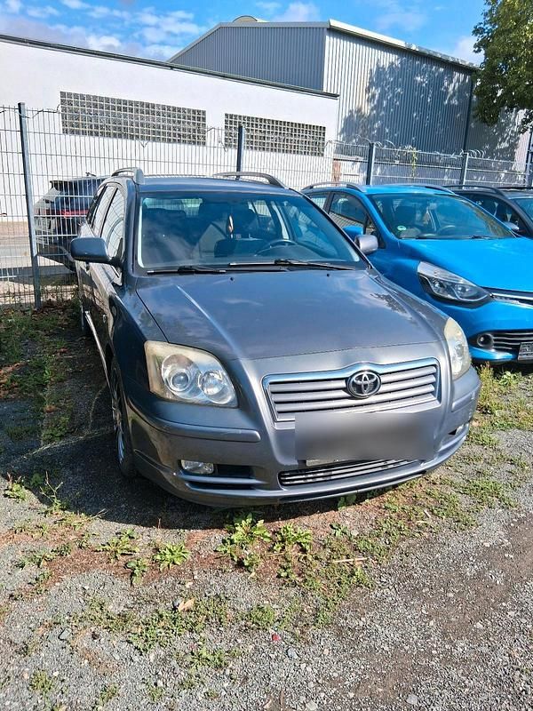 Grau Gebraucht 2005 Toyota Avensis Kombi | 1.550 € (Guter Preis) - Bild 1/3