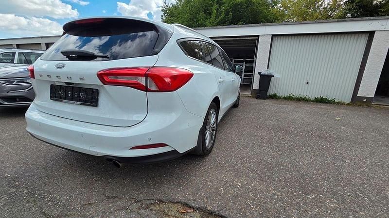 Używany Ford Focus Titanium 150 KM (110 kW) 2020 Biały Sedan/Limuzyna