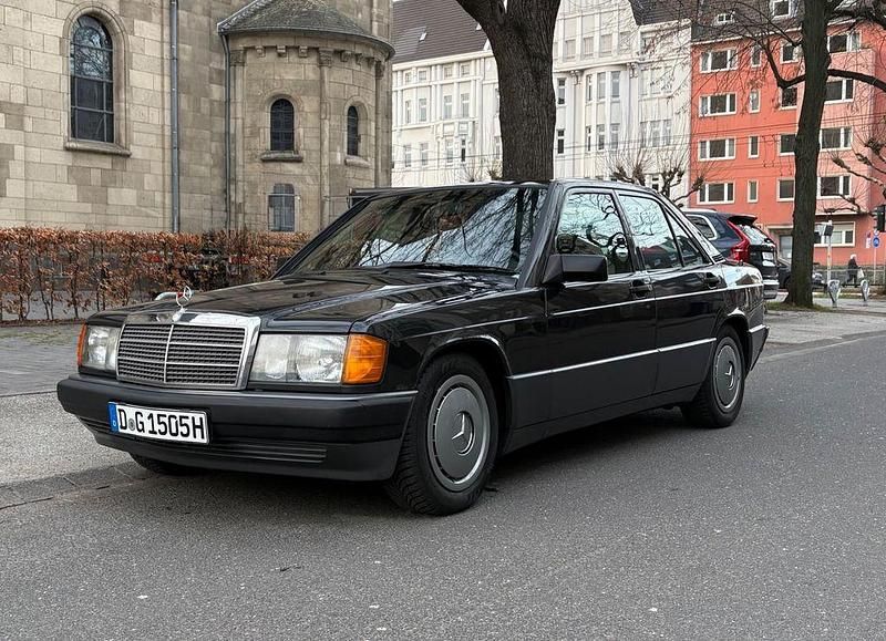 Gebraucht Mercedes 190 109 PS (80 kW) 1991 Schwarz Limousine