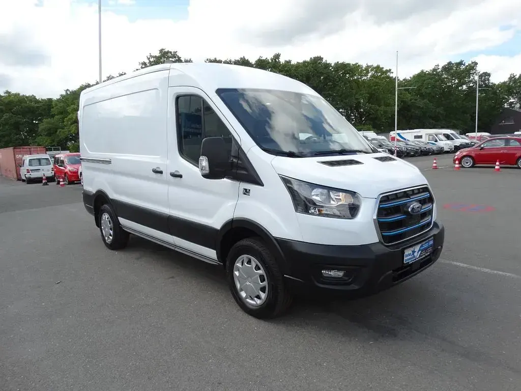 Gebraucht Ford E-Transit 135 kW (184 PS) 2023 Weiß Van
