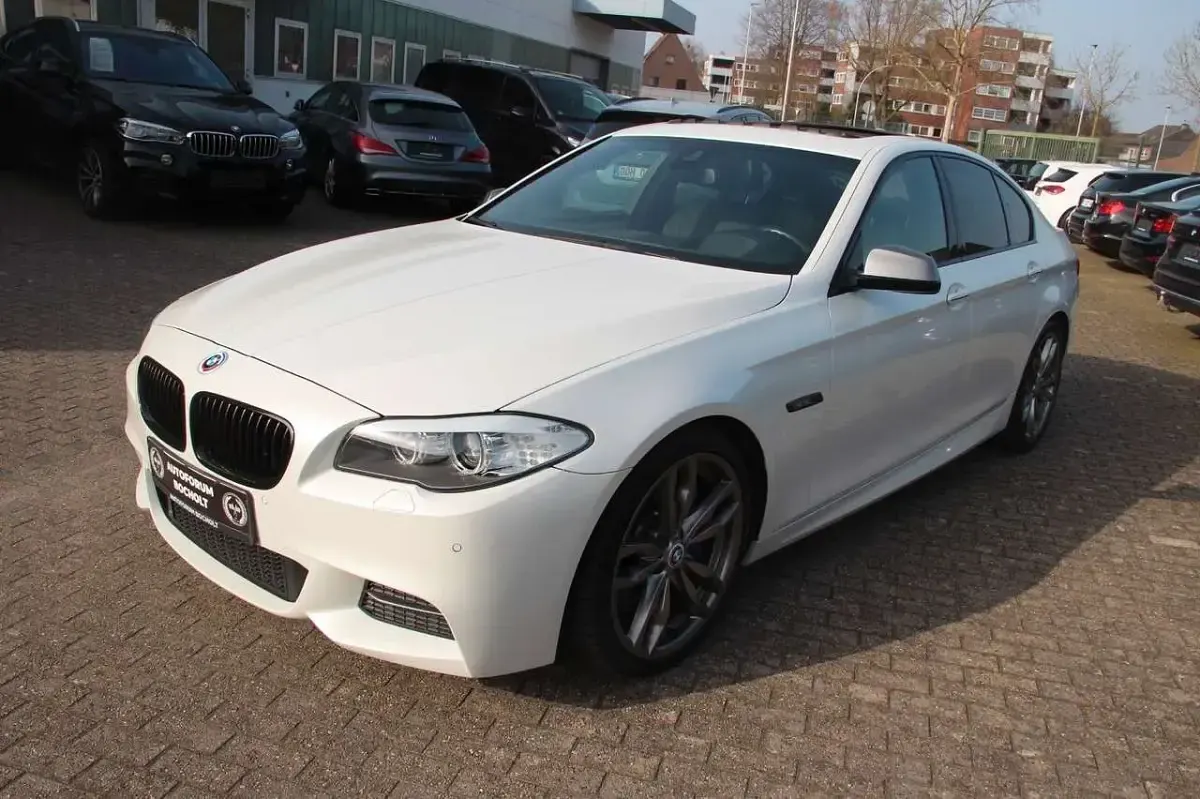 Gebraucht BMW 550 381 PS (280 kW) 2013 Mineralweiß Limousine