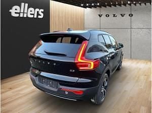 Neu Volvo XC40 Plus 163 PS (119 kW) 2026 Beige (onyx schwarz metallic) SUV