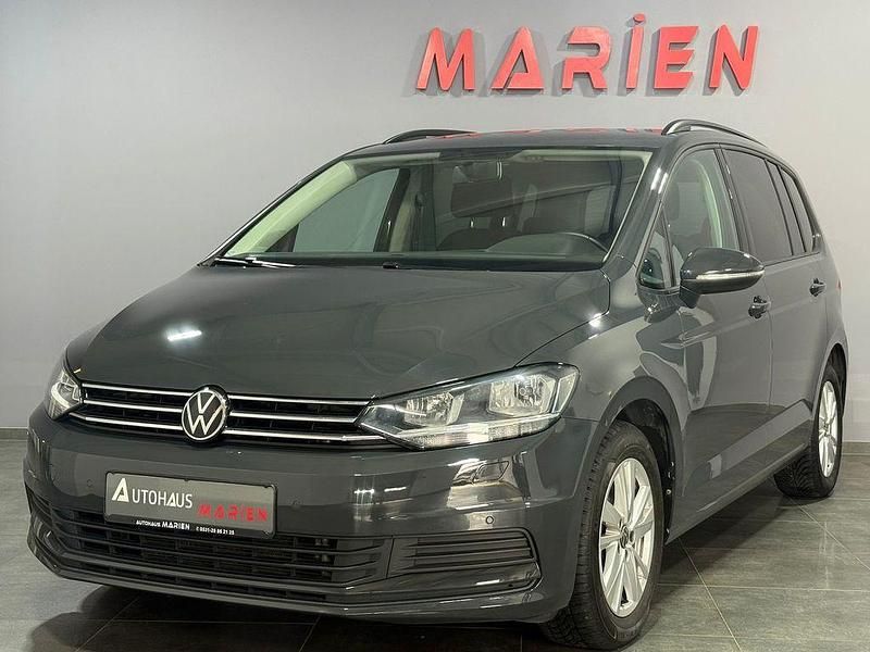Uranograu Gebraucht 2021 VW Touran Comfortline Van / Kleinbus | 20.890 € (Guter Preis) - Bild 1/4