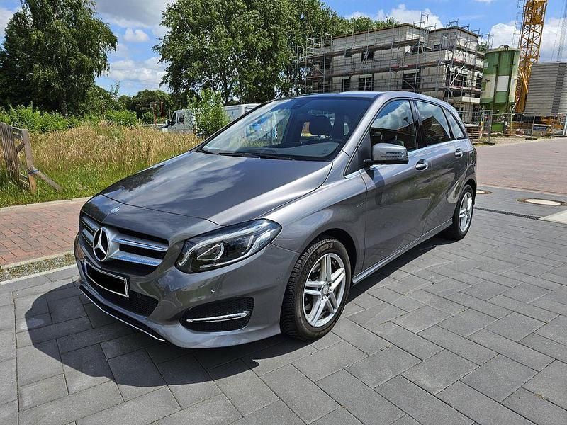 Gebraucht Mercedes B180 122 PS (89 kW) 2016 Grau Van / Kleinbus